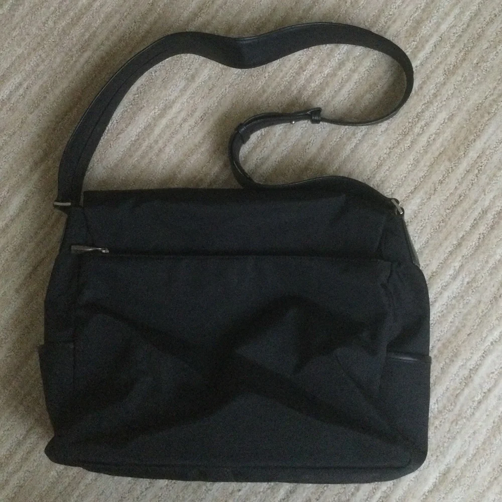 Tumi vista messenger